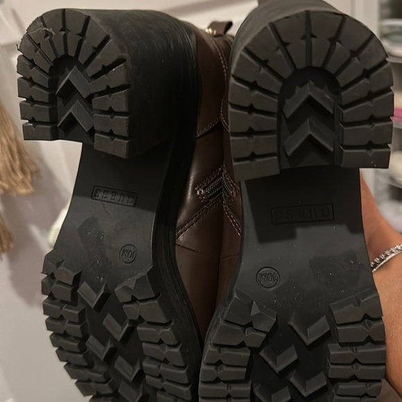 🪧 Stunning, Guess Platform Combat Ankle Booties, EUC - Picture 13 of 16